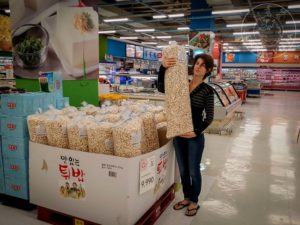 Supermercado en Corea, productos tamaño familiar