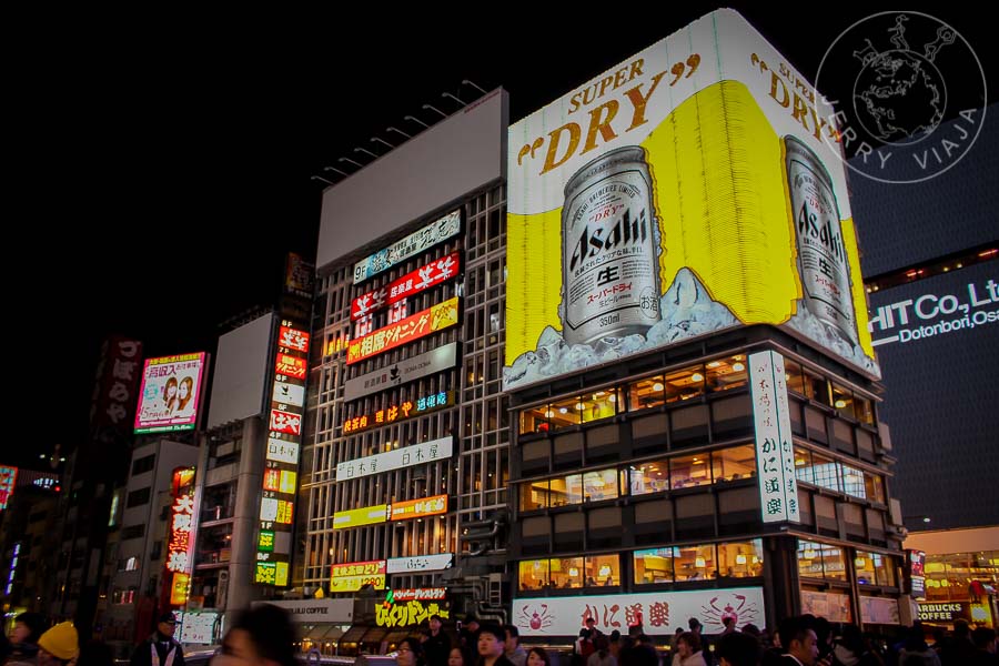 Publicidad de cerveza Asahi en Osaka