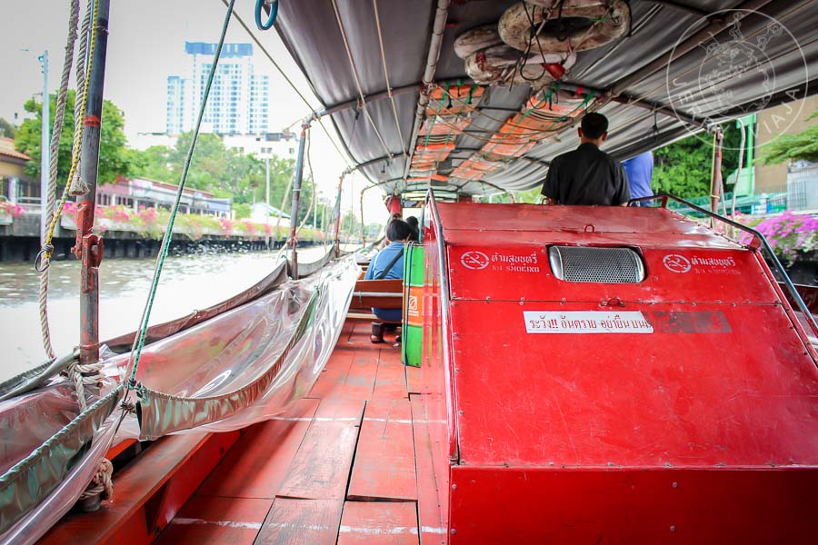 Botebus en el canal de Bangkok