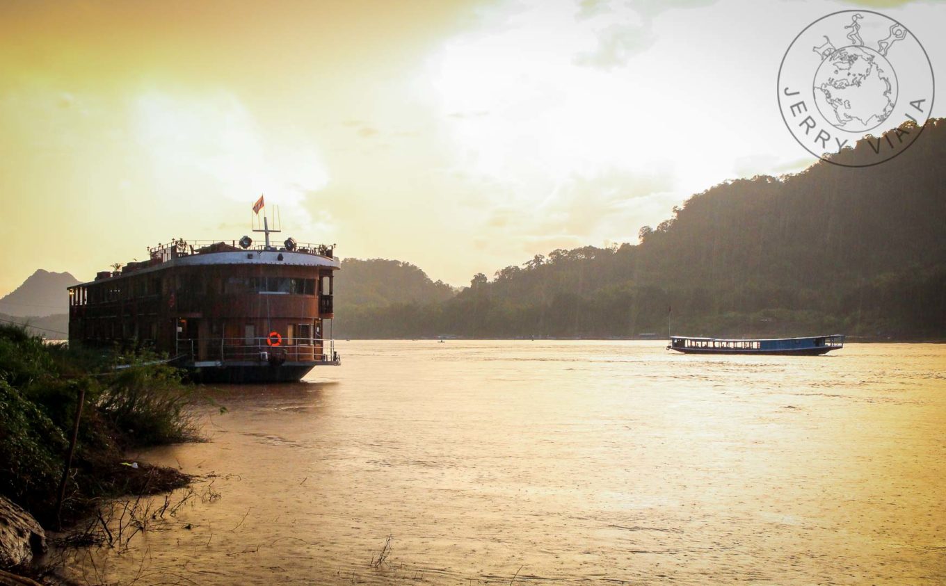 Guía: Qué ver en Laos. En el Rio Mekong a la altura de Luang Prabang
