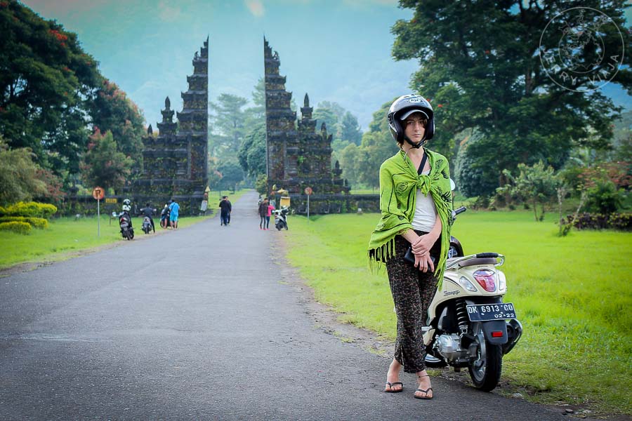 Paseando por Bali en moto.