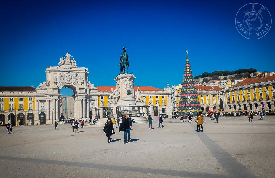 Plaza de Comercio, Arco de Augusta y estatuta del rey José I en lisboa, barrio Baixa