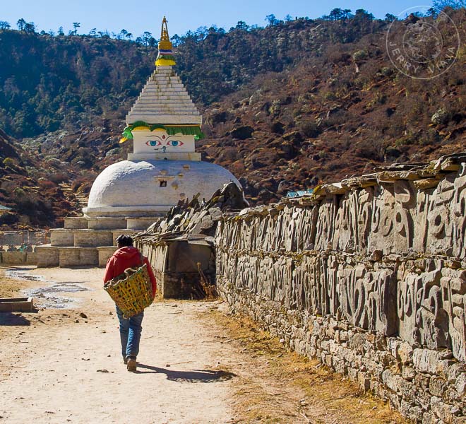 12 Curiosidades de Nepal Estupa budica tibetana en Khumjung, Campamento Base Everest, Nepal