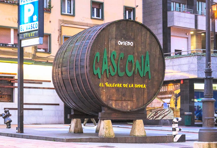 Calle Gascona, la calle de las sidrerías. Oviedo