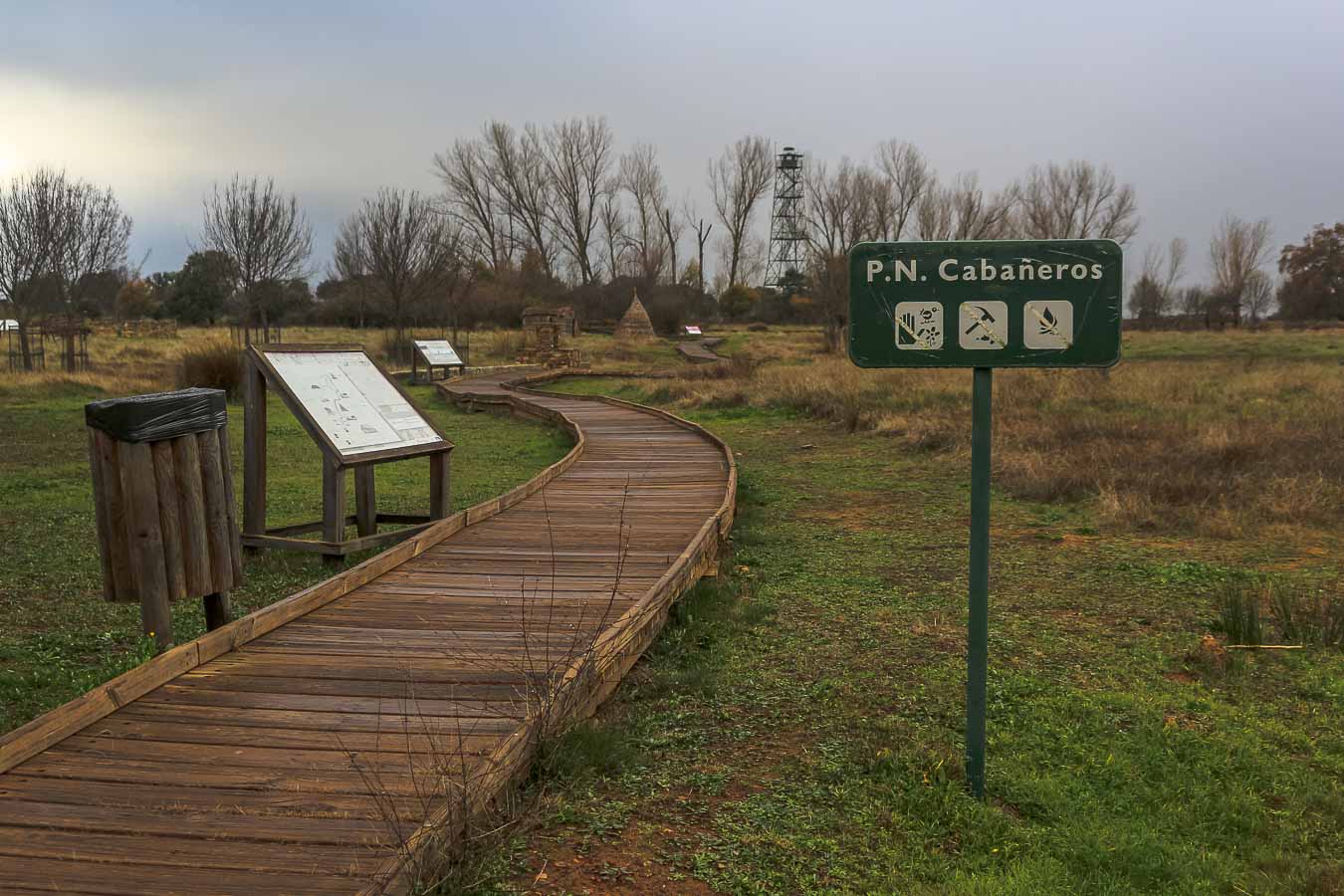Senda etnográfica del Centro de Visitantes "Casa Palillos".  Parque Nacional de Cabañeros.