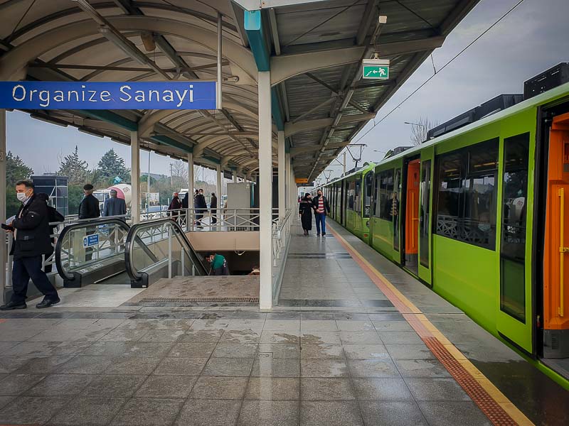 Aprendiendo a utilizar los metros y trenes de Bursa
