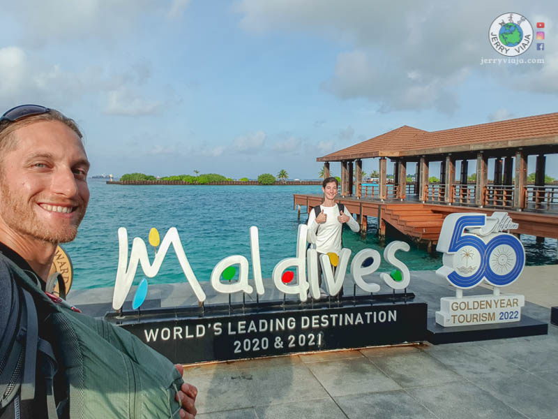 Maldives islands sign letter at Hulhumale airport