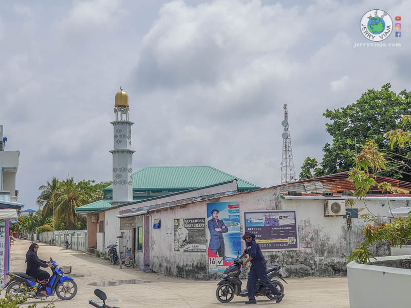 Thulusdoo streets and mosque. Maldives Islands